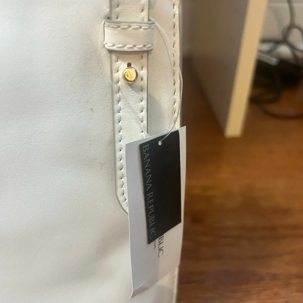 Banana Republic Leather Crossbody Bag - Picture 5 of 6